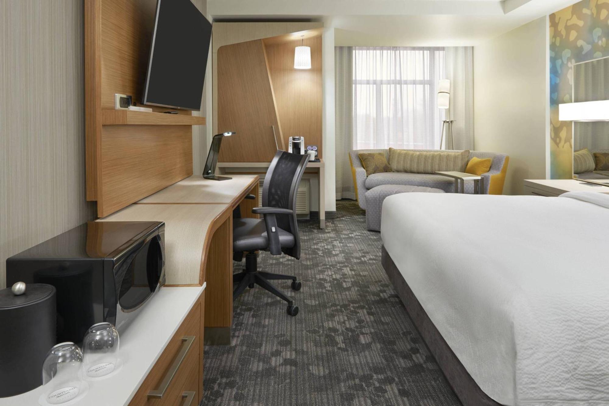 Courtyard By Marriott Oshawa Otel Dış mekan fotoğraf